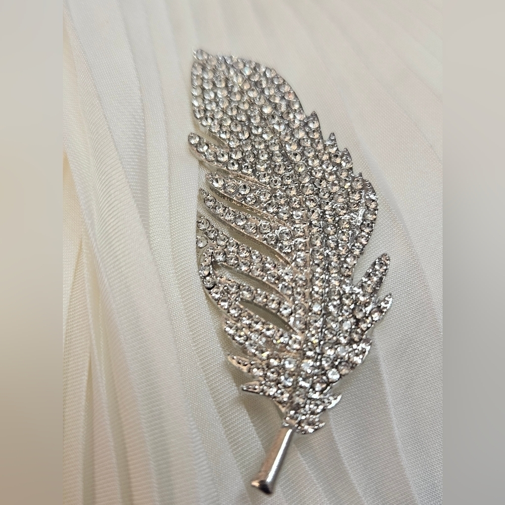 NEW Crystal Feather Brooch - Picture 3 of 8